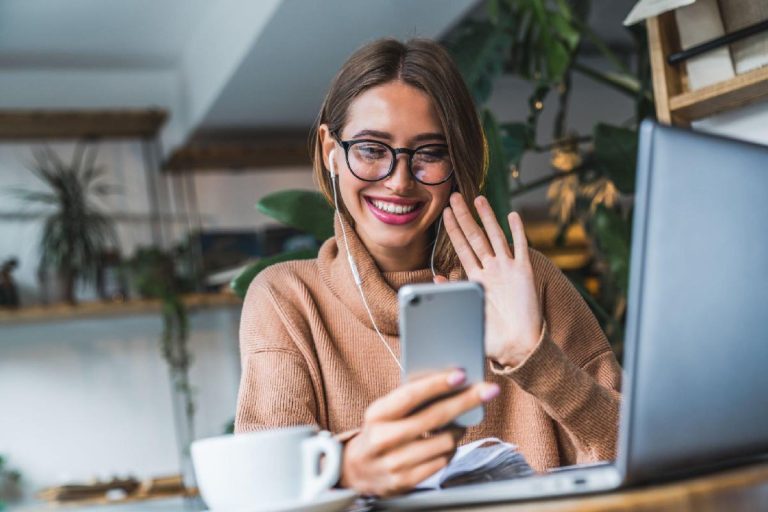 How Mobile VoIP is Changing the Way We Communicate
